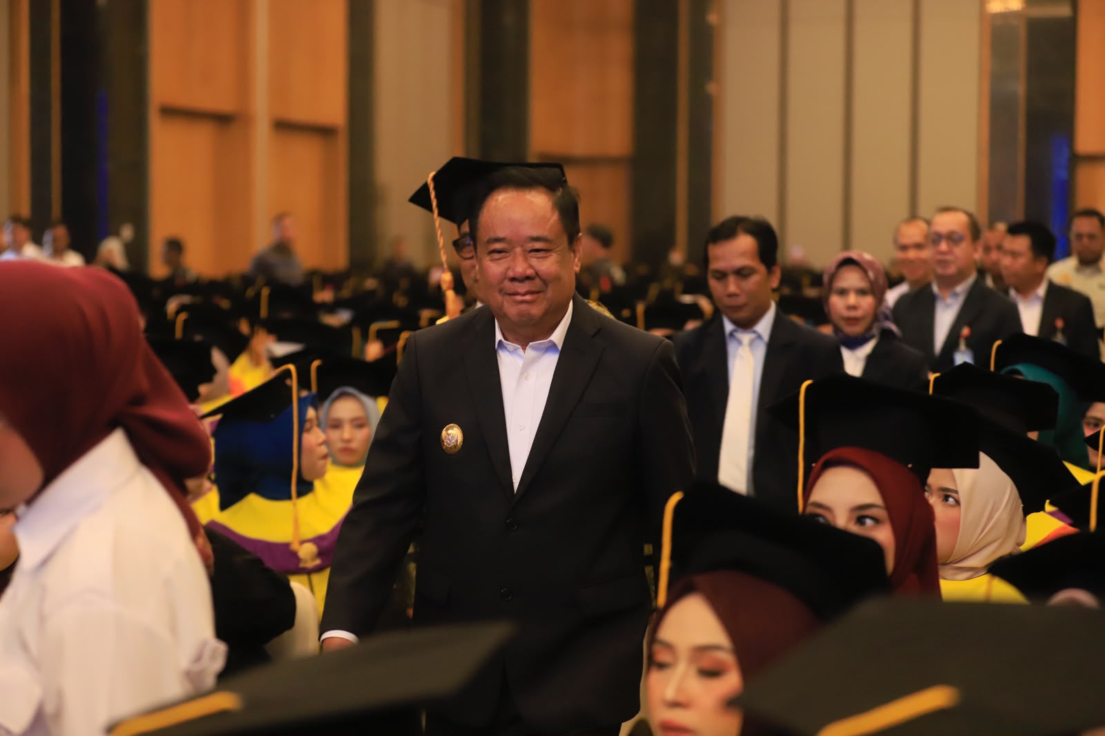 Wagub Cik Ujang Dorong Lulusan UT Palembang Berkontribusi Nyata bagi Pembangunan Sumsel